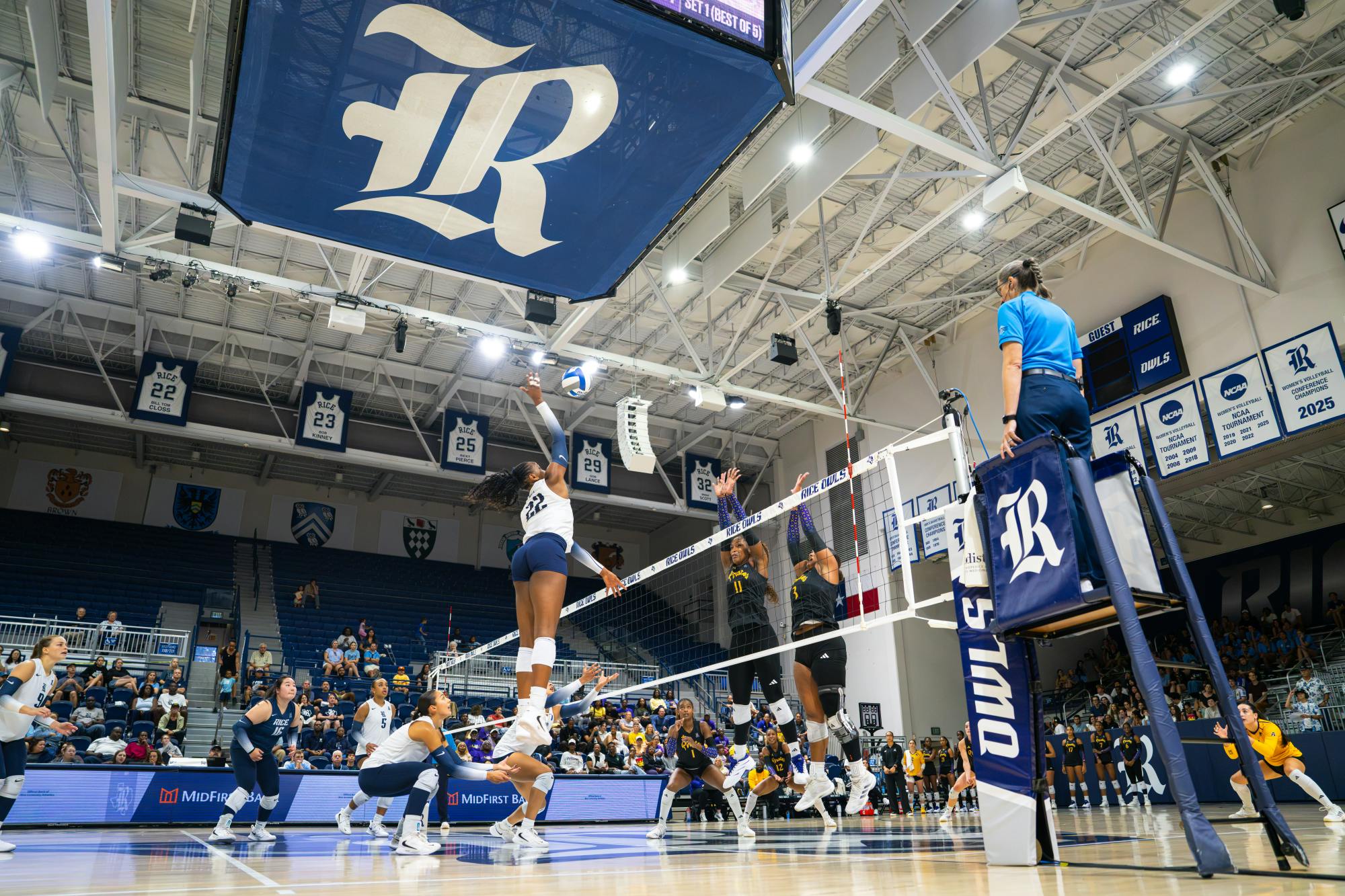 Volleyball seeks conference title amid early season struggles, mirrors ...