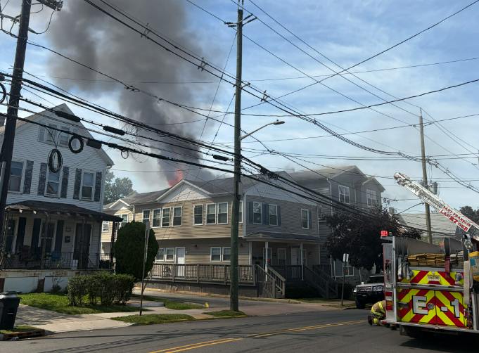Eight-unit apartment near College Avenue catches fire, witnesses report ...