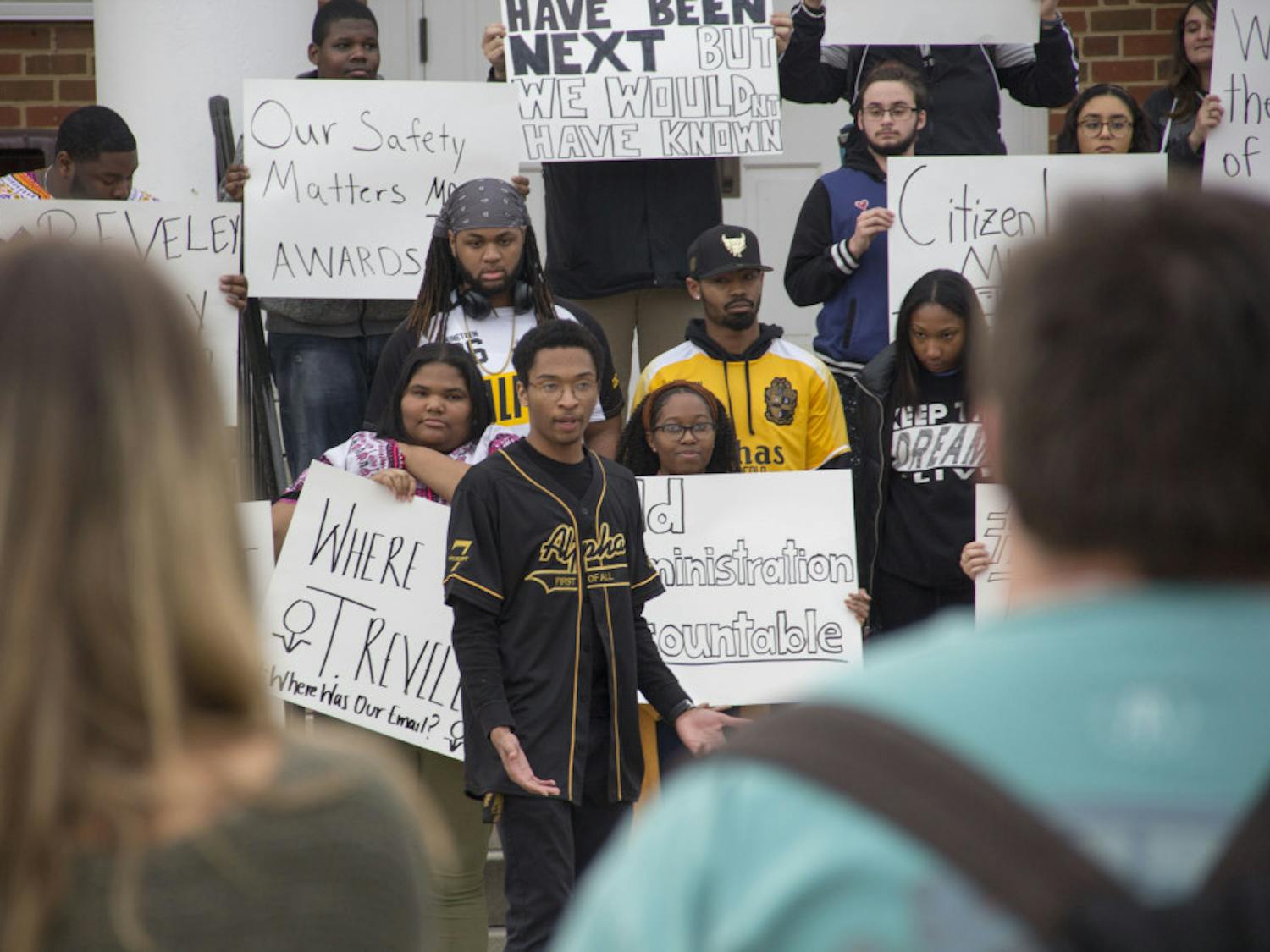 0142c62de302f5a11cc302056eb947be