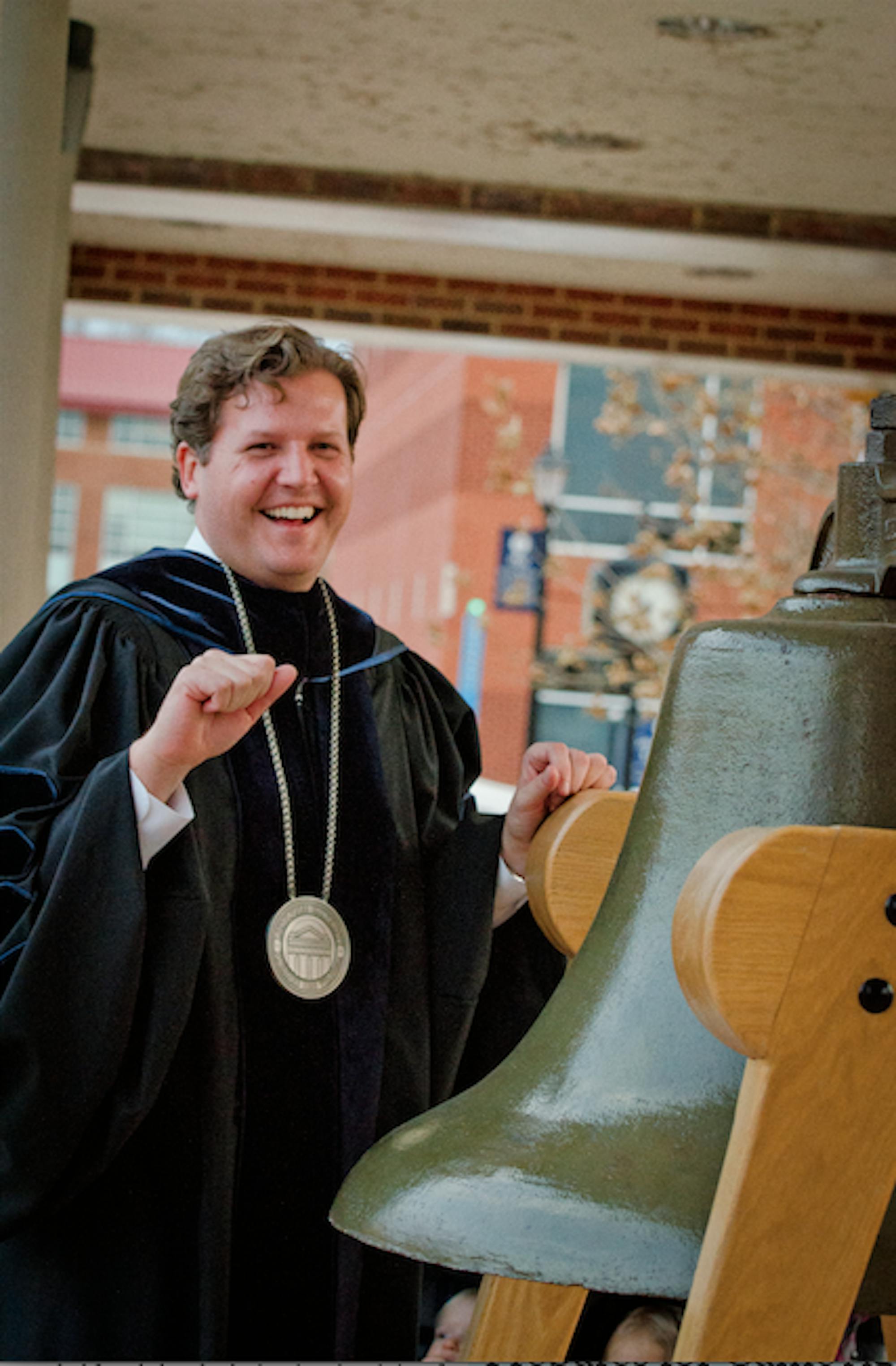 President W. Taylor Reveley IV rings the Longwood bell