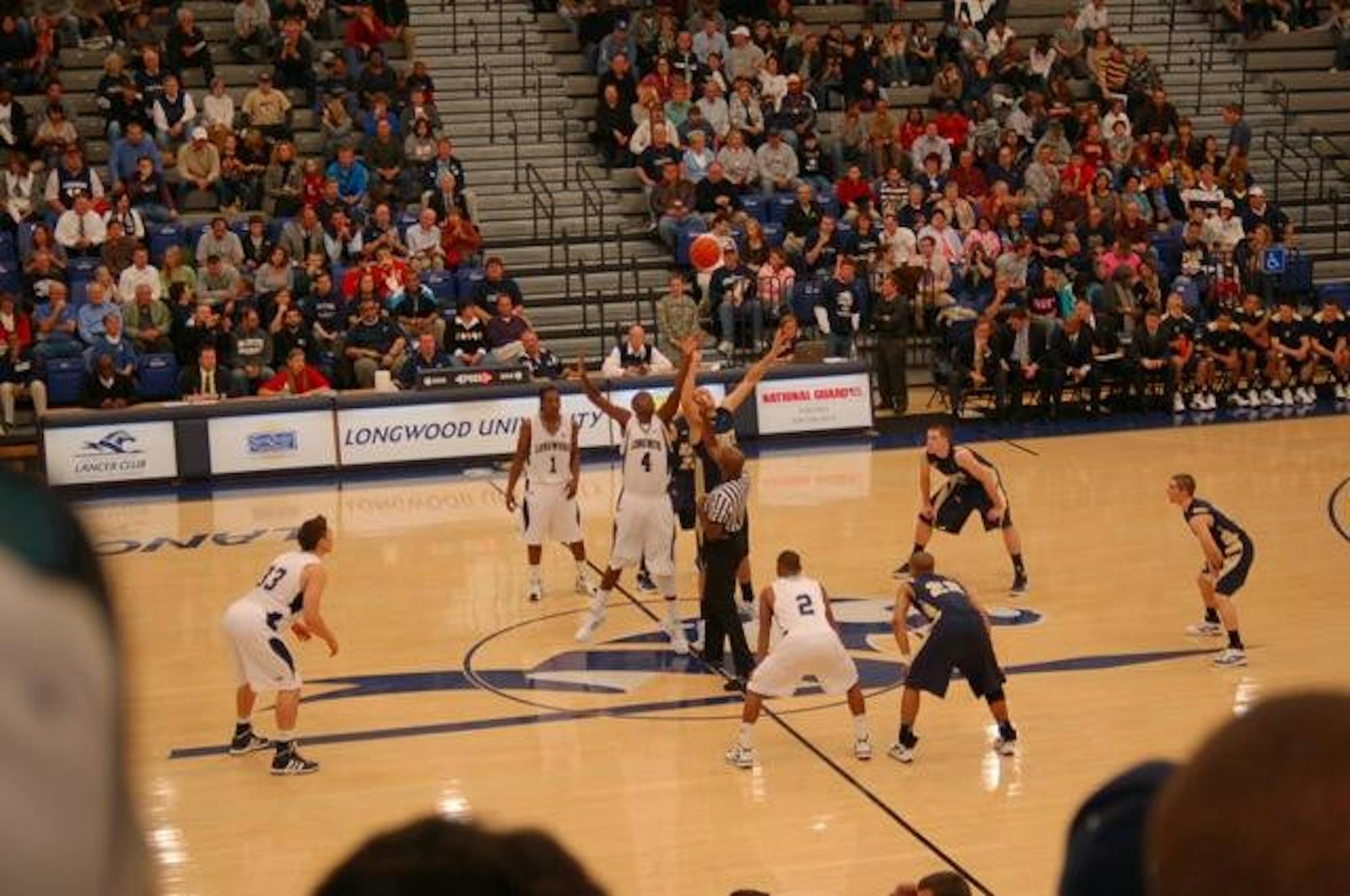 Men's Basketball Opens Season 1-1 