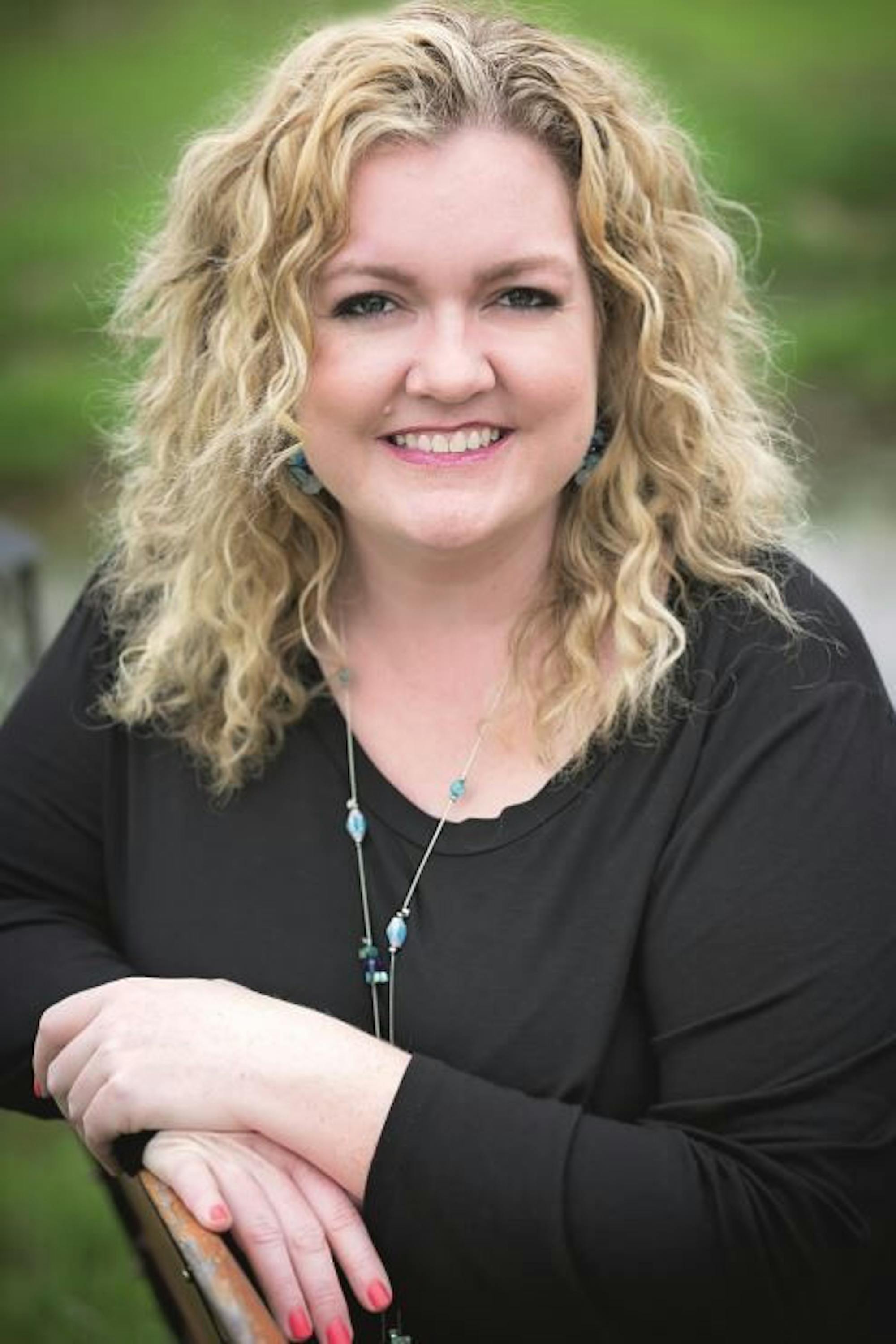 Photo of Colleen Hoover