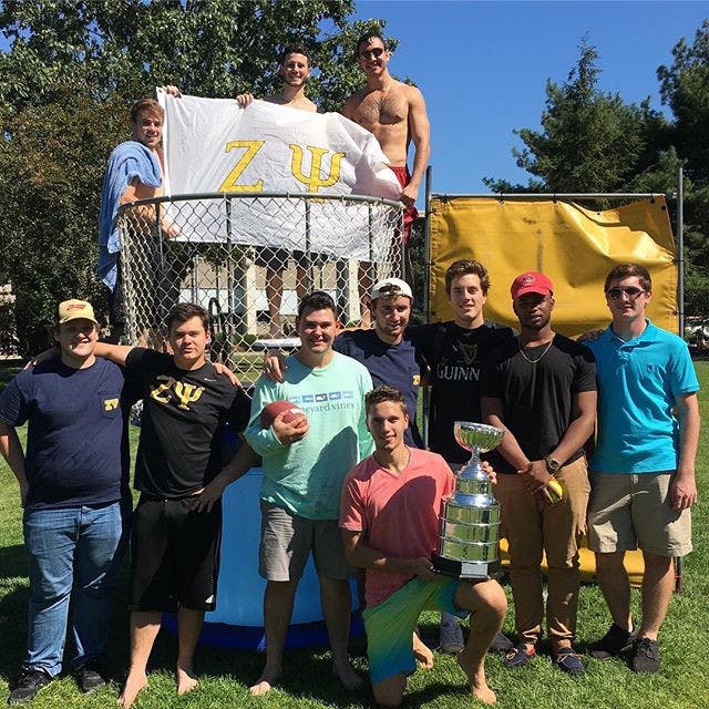 14373961_896472950458989_6081683548085944320_n