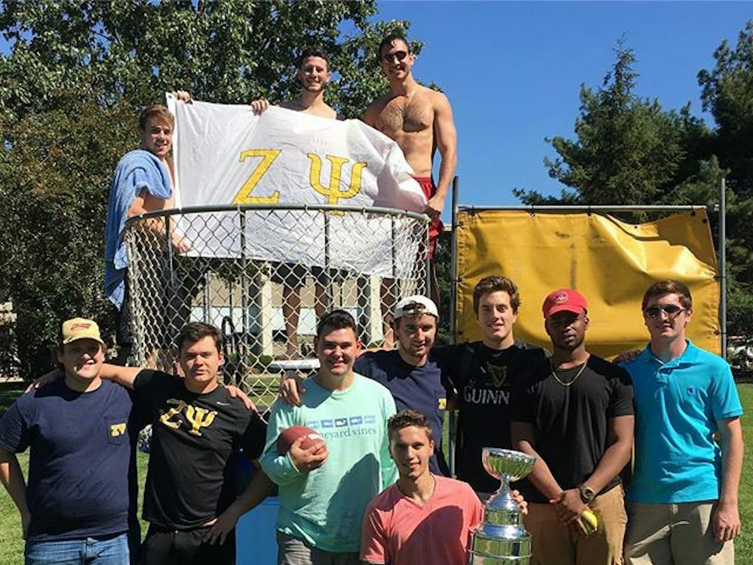 14373961_896472950458989_6081683548085944320_n