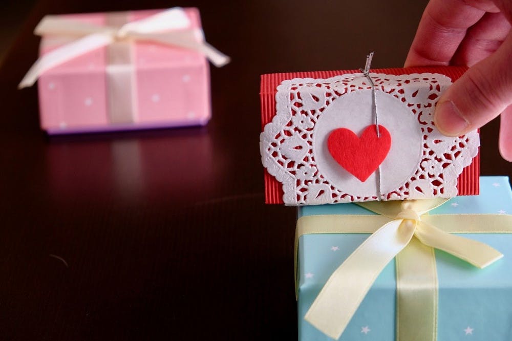 Valentines-Day-Gift-via-pixabay
