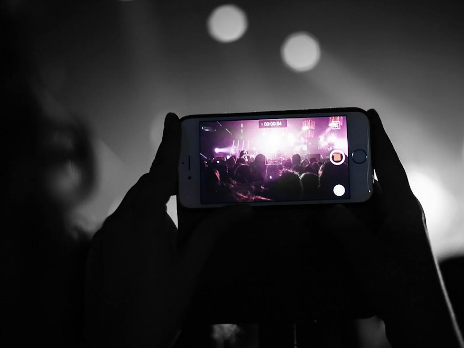 PhoneConcert-Pixabay