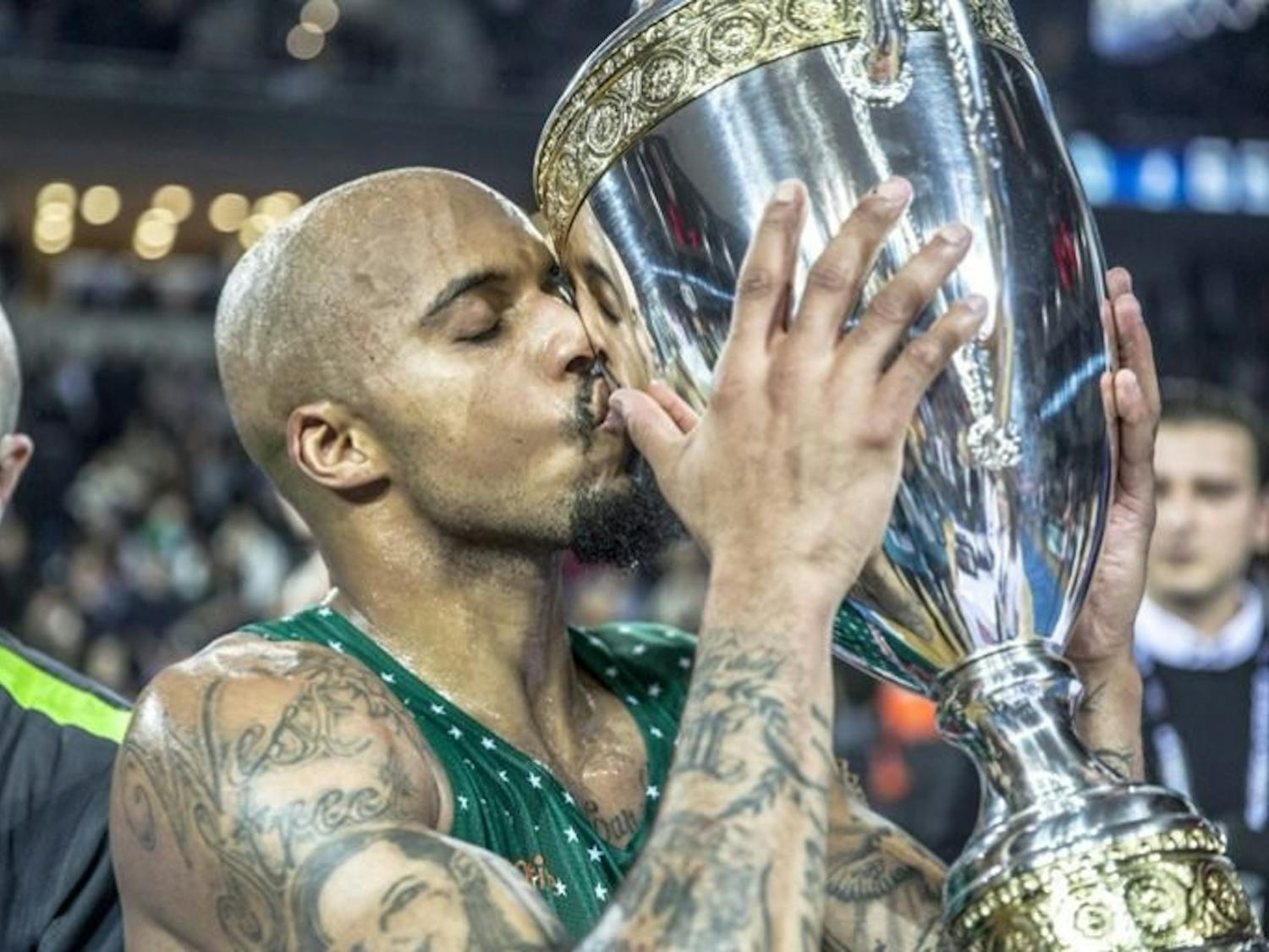 Jordan-Theodore-Photo-via-TwitterEurohoopsnet