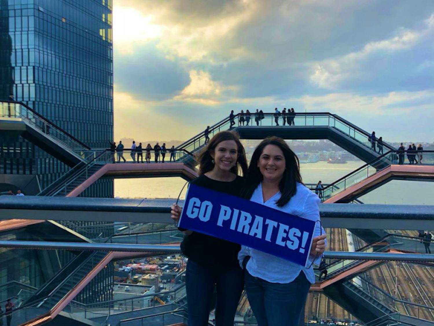 Hudson-Yards-Via-Twitter@laurthedoor