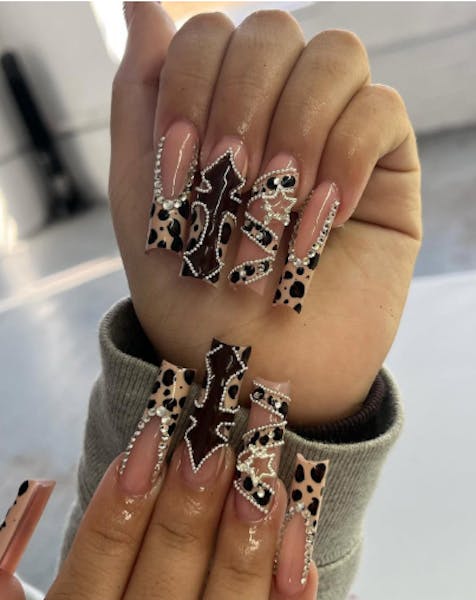Students polish their look with fresh set of nails