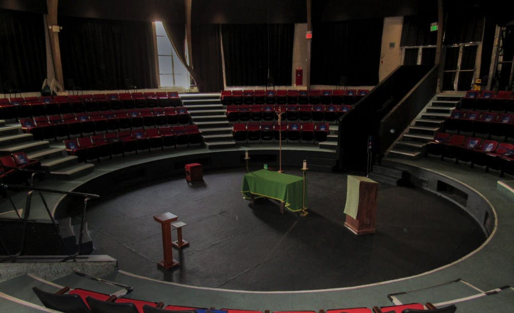 Theater-in-the-Round-Phot-by-Julia-Gallo-scaled