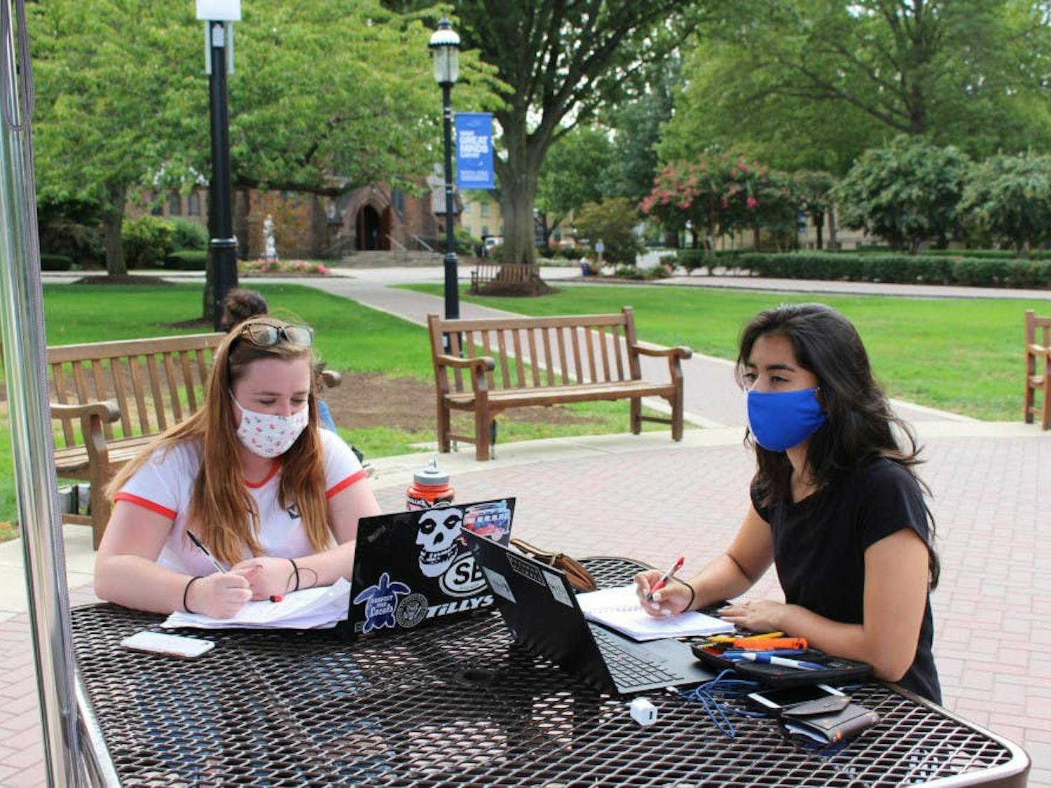 Masks on campus File Photo.jpg