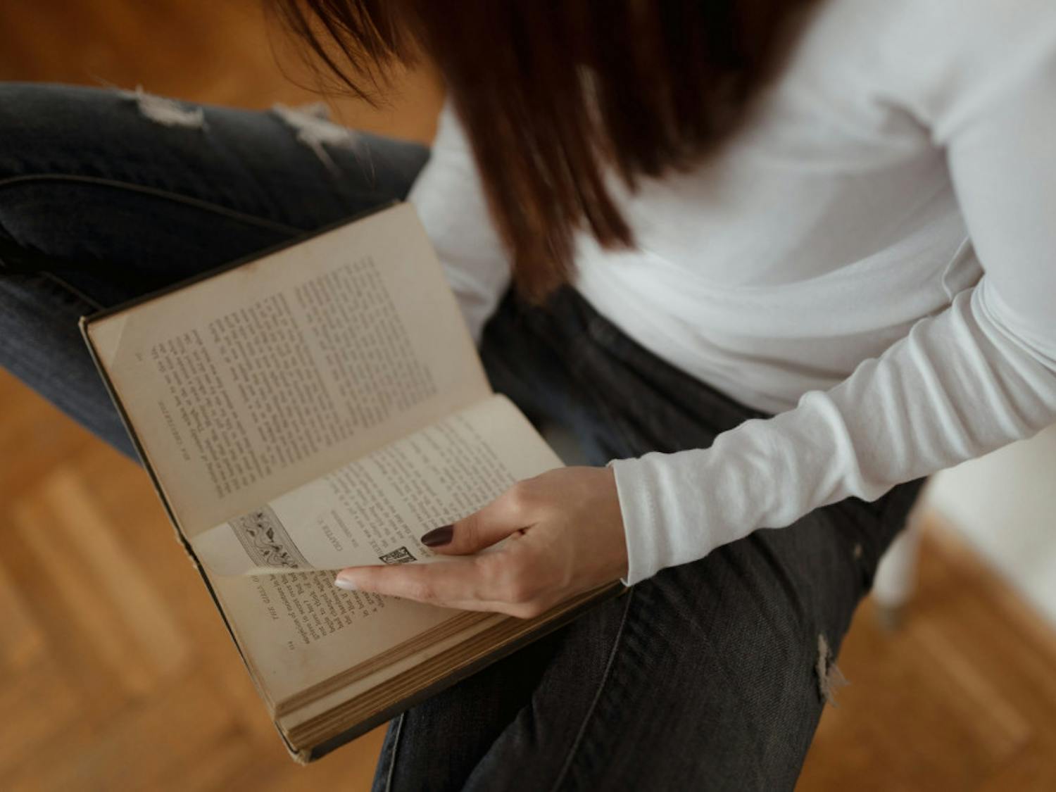 Quarantine-Read-a-Book-via-Pikrepo-scaled