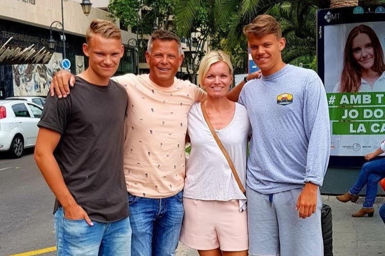 47927692_1588888168192078_r-1