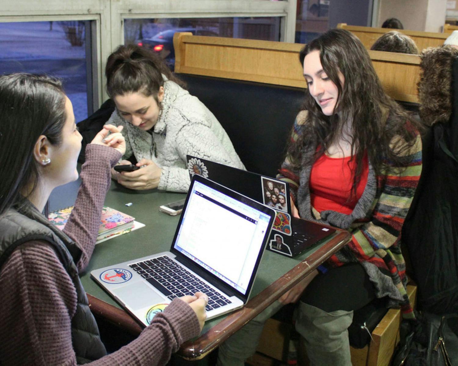 Laptops-Adrian-Chavez-1-scaled