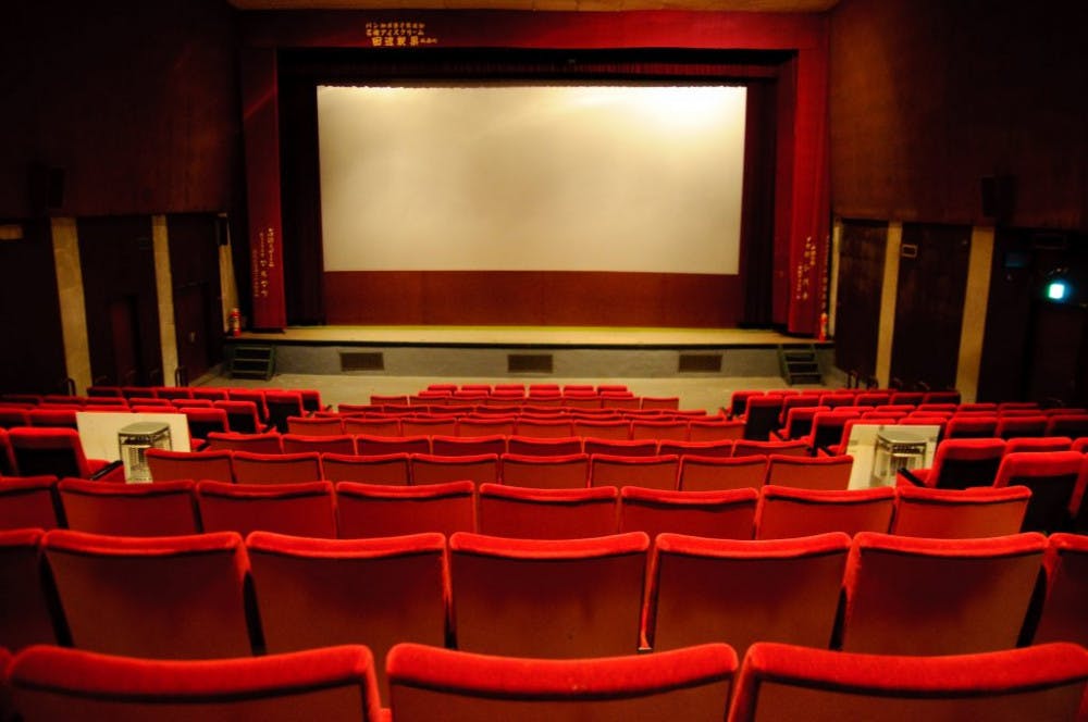 Movie-Theater-via-Wikimedia-Commons-1024x680