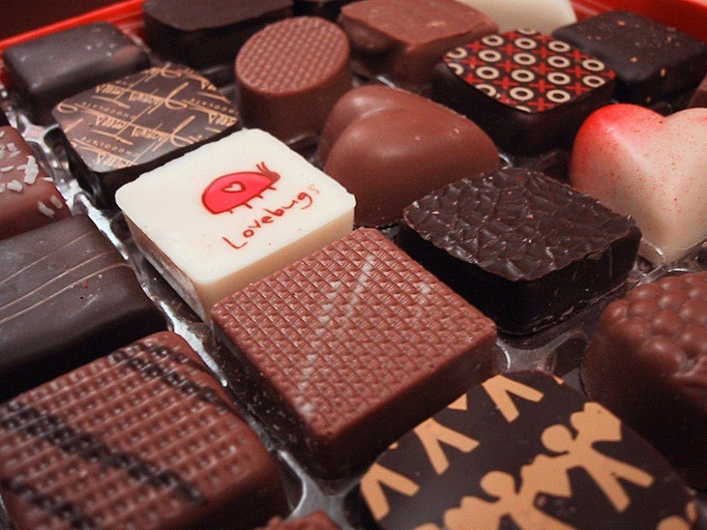 Valentines_Day_Chocolates-Via-Wikimedia-Commons-1024x768