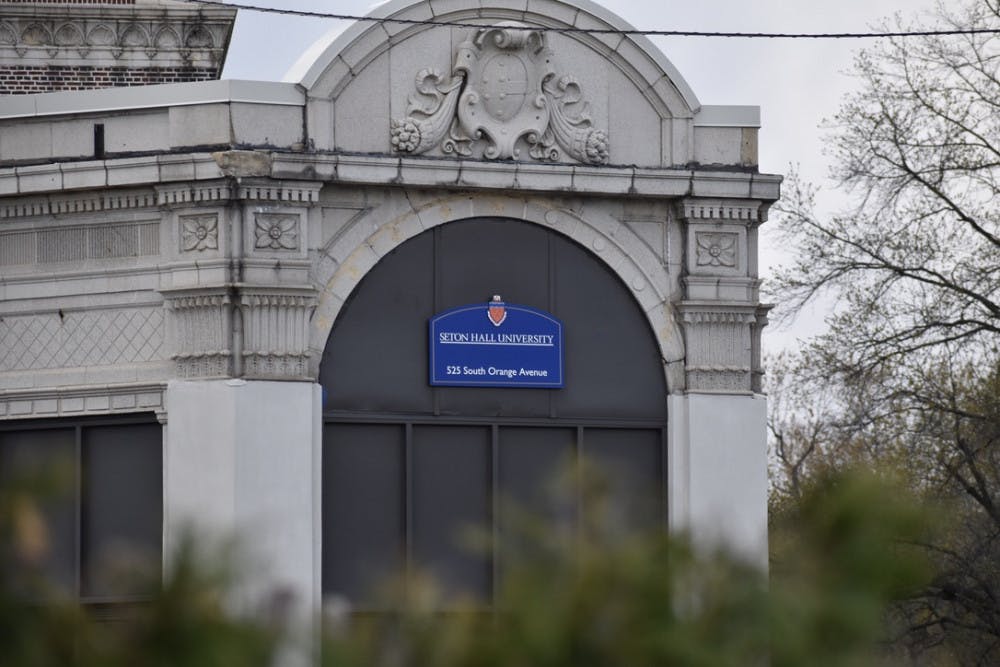 5E86C320-61DD-4E0C-BA36-5337F418DF92_1_105_c