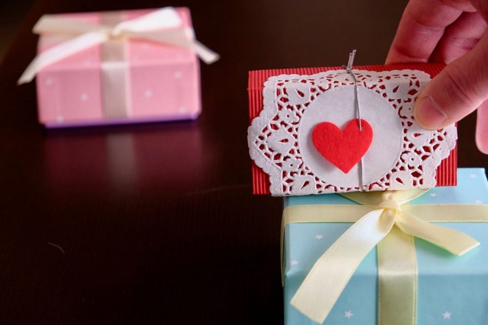 Valentines-Day-Gift-via-pixabay-1024x682
