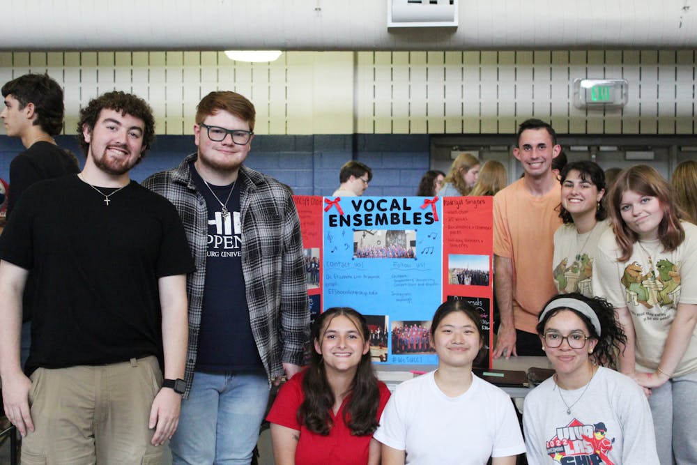 SU students explore clubs at Campus Activity Fair