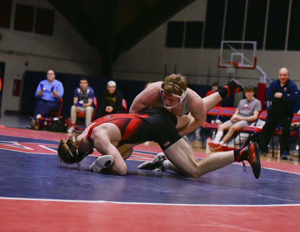 Wrestling bounces back from loss to secure next two wins at home