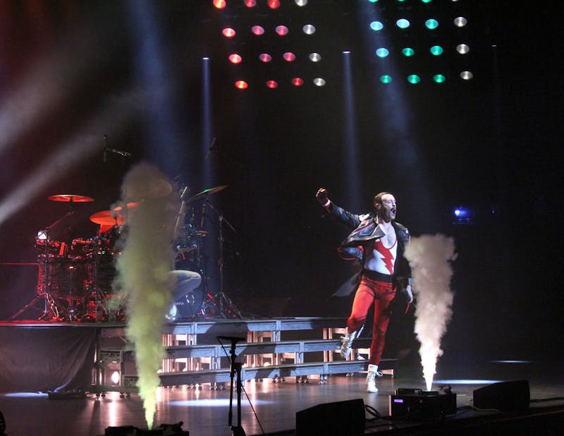 ‘One Night of Queen’ started at 7:30 PM with full energy from vocalist Gary Mullen. The Works played the classic songs from the famous band Queen.