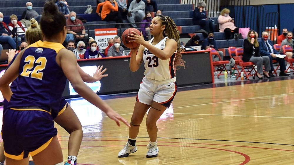 Women’s hoops defeats West Chester but falls at Lock Haven