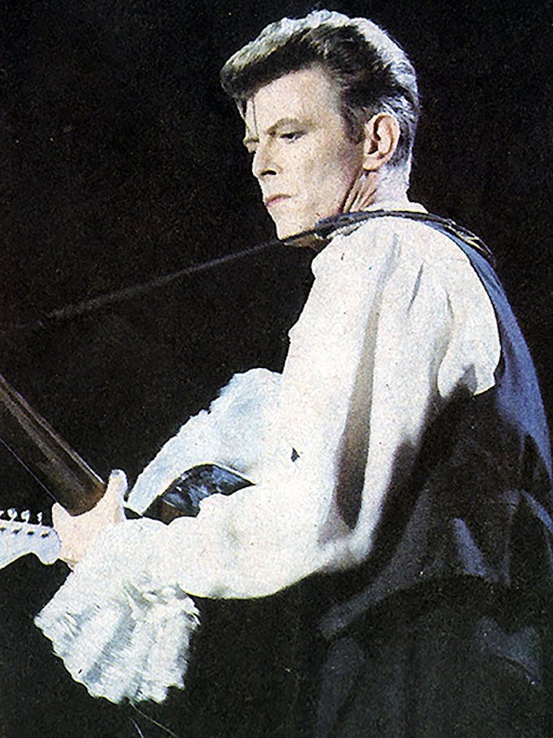 David Bowie tocando en el festival "Rock in Chile", celebrado en Octubre de 1990 en Santiago de Chile.