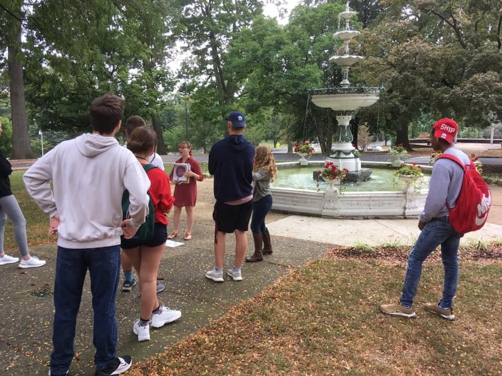Walking tour offers history of SU