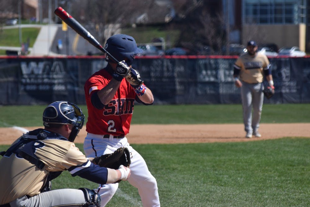 SU baseball splits weekend series
