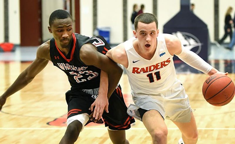 Biss (No. 11) records his second-best scoring output in his collegiate career, scoring 23 points at ESU.