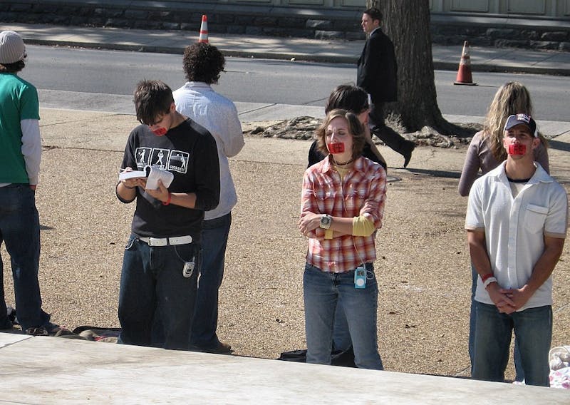 Pro-life advocates stage a silent complaint in Washington, DC | RattleMan, Wikimedia Commons