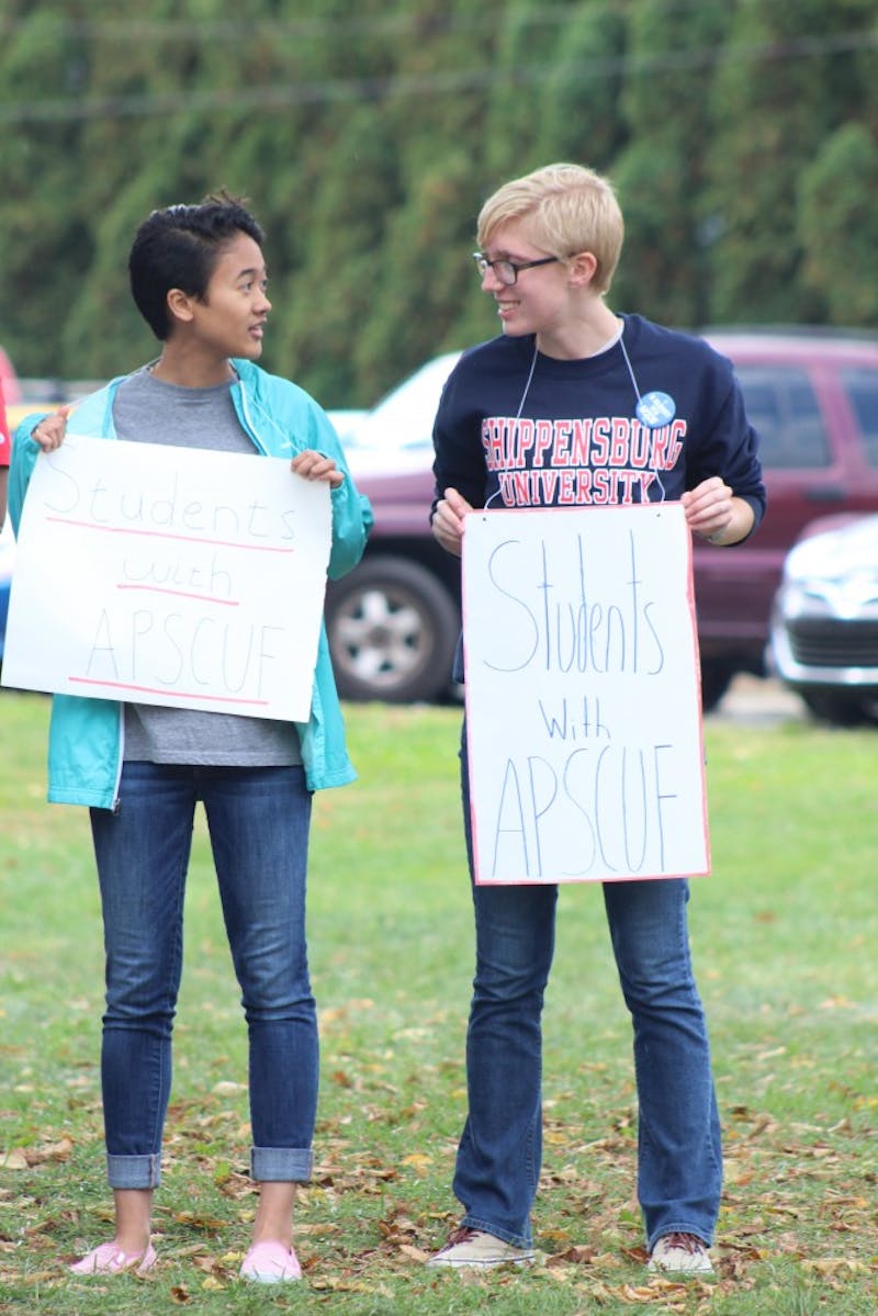 Students stand with faculty during the strike to show their support, as seniors show support to get a decision faster.&nbsp;
