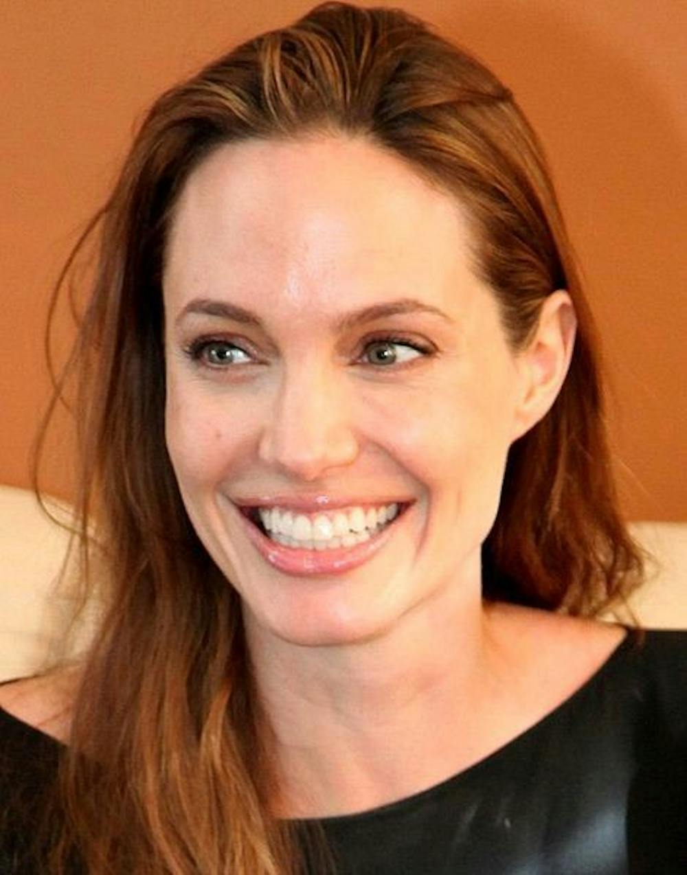 Angelina Jolie makes bold choice in cancer prevention