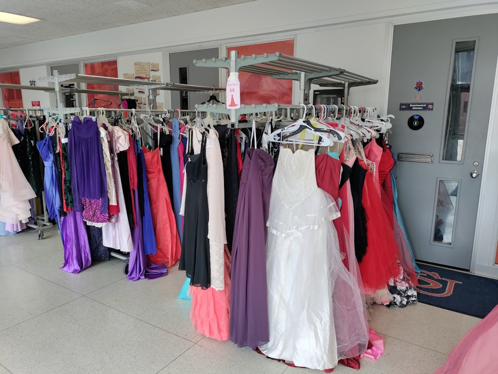 Tau Kappa sorority presents ‘Project Prom’ clothing sale
