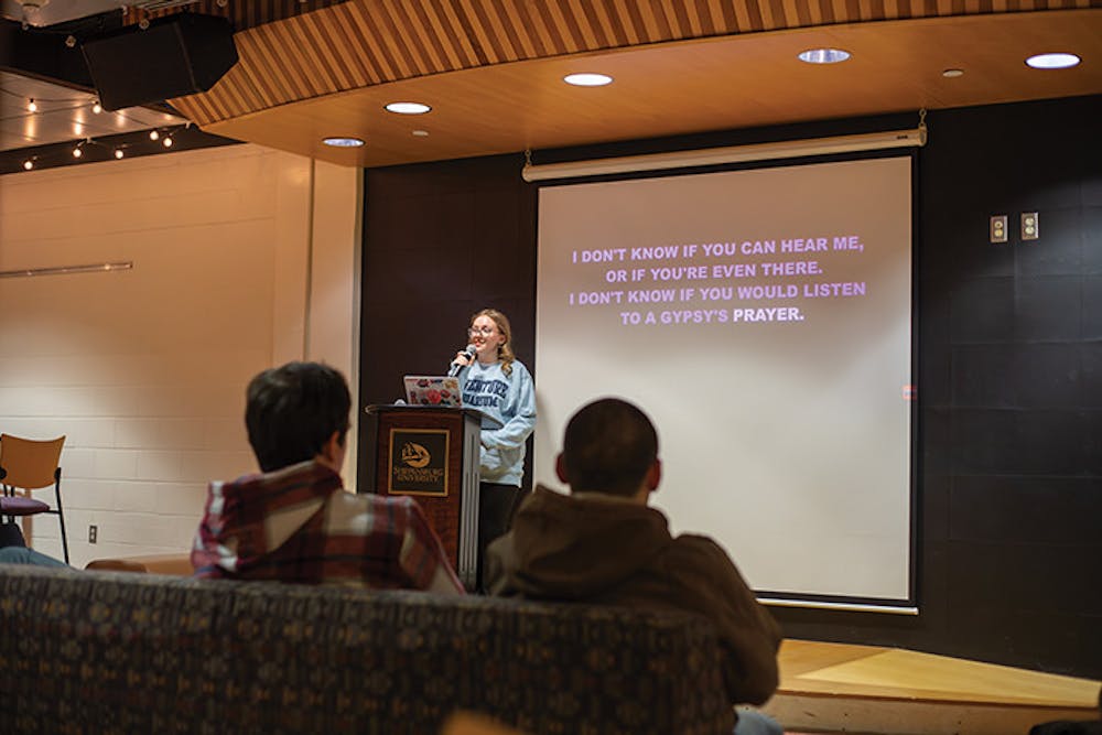 SU Acting Group kicks off the semester with Karaoke Night at McFeely’s