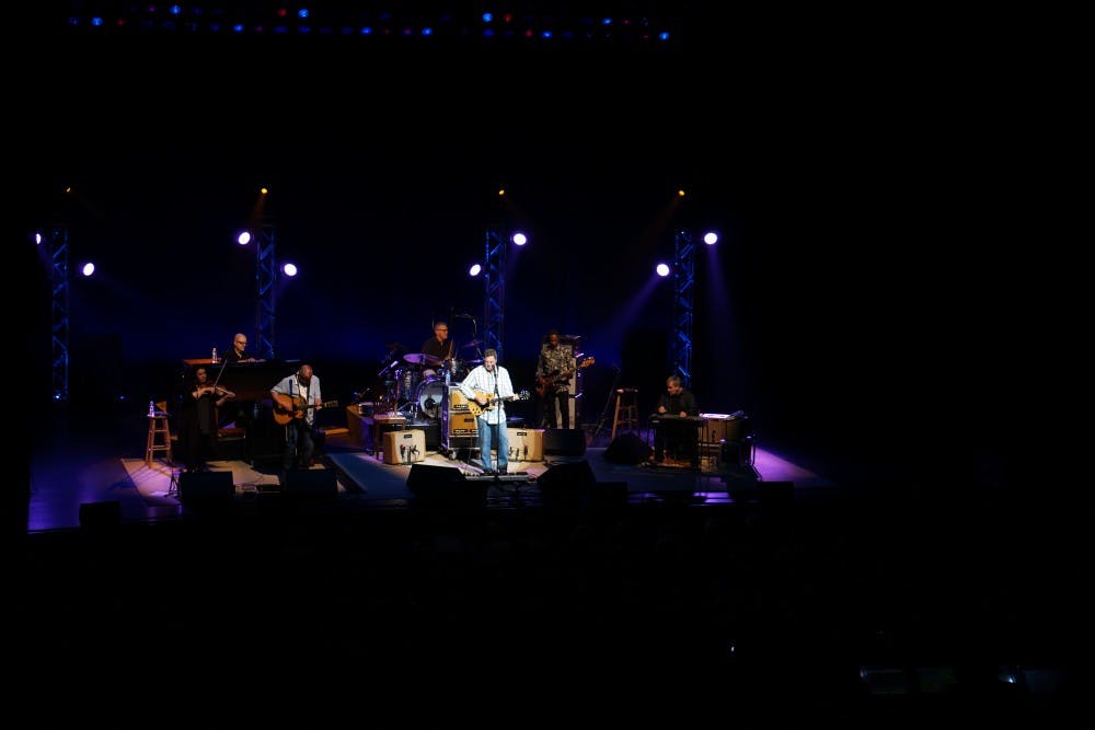 Vince gill captivates Luhrs center