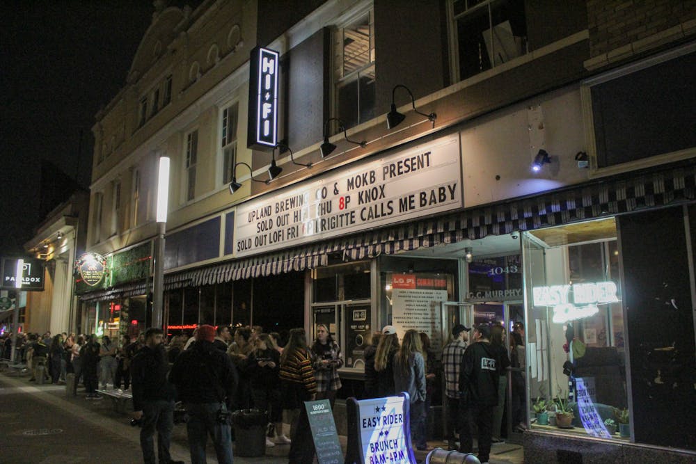 <p>Fans line up outside HI-FI to see Knox and maryjo</p>