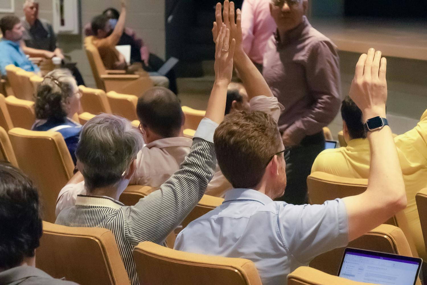 American Association of University Professors (AAUP) president Carol Harrison (left) and vice president Mark Minett (right) raise their hands to vote on a proposed amendment during the faculty senate meeting on April 19, 2023, in the Booker T. Washington Auditorium. Harrison spoke on the necessity for universities to prioritize the values they hold ɫɫƵs and faculty to.