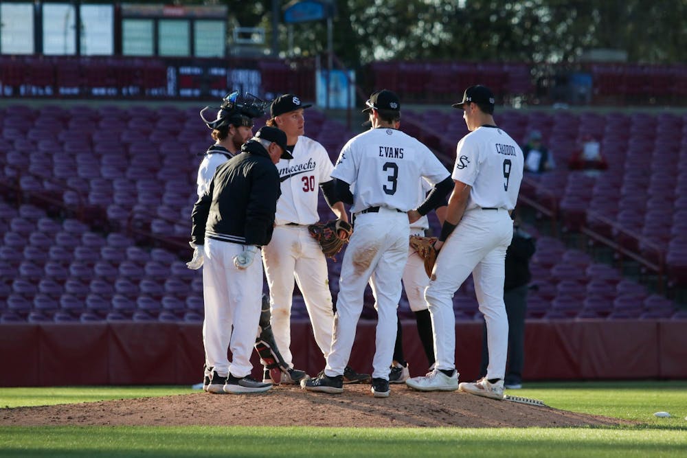 <p>FILE —&nbsp;The Gamecocks meet on the pitcher’s mound with head coach Paul Mainieri to strategize for the next innings against Charlotte at Founders Park on March 17, 2026. Associate head coach and hitting coach Monte Lee has taken over as interim head coach after South Carolina parted ways with Mainieri in the 2026 season.</p>