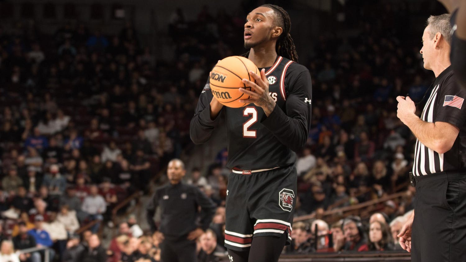 FILE – Junior guard Zachary Davis looks to pass the ball as the Gamecocks face off against Florida on Jan. 22, 2025, at Colonial Life Arena. Davis had 22 points in the Gamecocks 70-69 loss to the Gators.