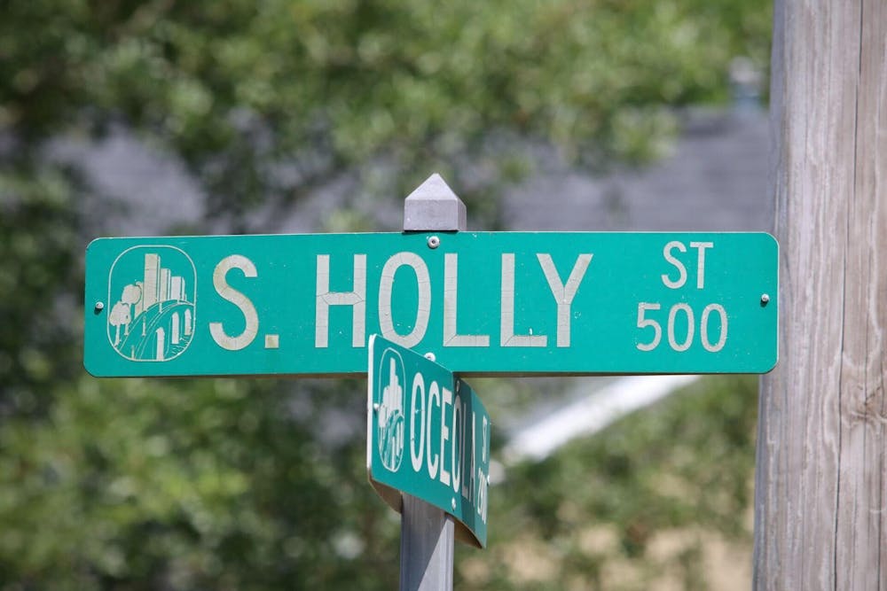 <p>FILE — A photo of the street signs at the intersection of South Holly Street and Oceola Street on Saturday, Aug. 26, 2023. A USC student was fatally shot and killed in the 500 block of South Holly Street early Saturday morning.</p>