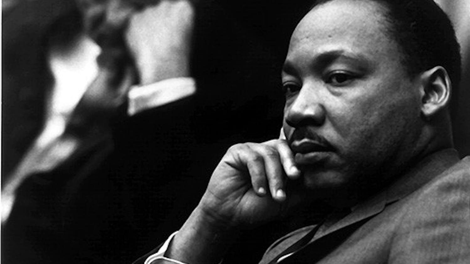 KRT US NEWS STORY SLUGGED: MEMORIES KRT PHOTOGRAPH BY YOICHI OKAMOTO COURTESY OF THE NATIONAL ARCHIVES (KRT120 - March 4) "Rev. Martin Luther King Jr.; President Lyndon Johnson in background," taken by Yoichi Okamoto on March 18, 1966, is one of 180 photographs on display in the exhibit "Picturing the Century: One Hundred Years of Photography" on display from March 12, 1999 through July 4, 2001 at the National Archives Exhibition Hall in Washington, DC. (KRT) PL KD (B&W ONLY) 1999 (Vert)