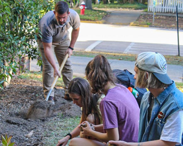 Students plant daffodil seeds at the Anne Frank Center during the on Oct. 24, 2021. The USC Hillel organization partners with the Daffodil Project annually to plant daffodil flowers in honor of the children who were killed in the Holocaust.