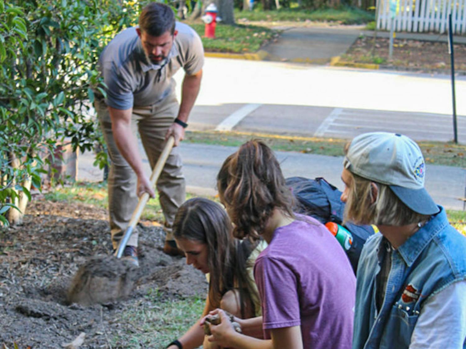 Students plant daffodil seeds at the Anne Frank Center during the on Oct. 24, 2021. The USC Hillel organization partners with the Daffodil Project annually to plant daffodil flowers in honor of the children who were killed in the Holocaust.