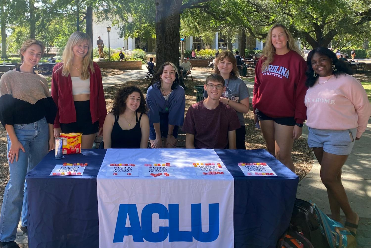 Members of the ɫɫƵ chapter of the ACLU, including Grace Thomas, the president, host the ACLU voter drive on Sept. 27, 2022 at the Clapping Circle at ɫɫƵ's Columbia Campus. ɫɫƵ's ACLU chapter is just one organization on campus that is working to prepare ɫɫƵs for the upcoming elections.