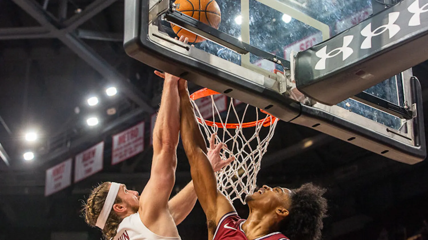 The South Carolina men's basketball team started out their season with a 80-77 win against the South Carolina State Bulldogs on Nov. 8, 2022. The win is Lamont Paris' first as the head coach of the Gamecocks. Graduate student Hayden Brown and freshman forward GG Jackson helped catapult South Carolina to the season opening win.
Photos by: Sam Schorr