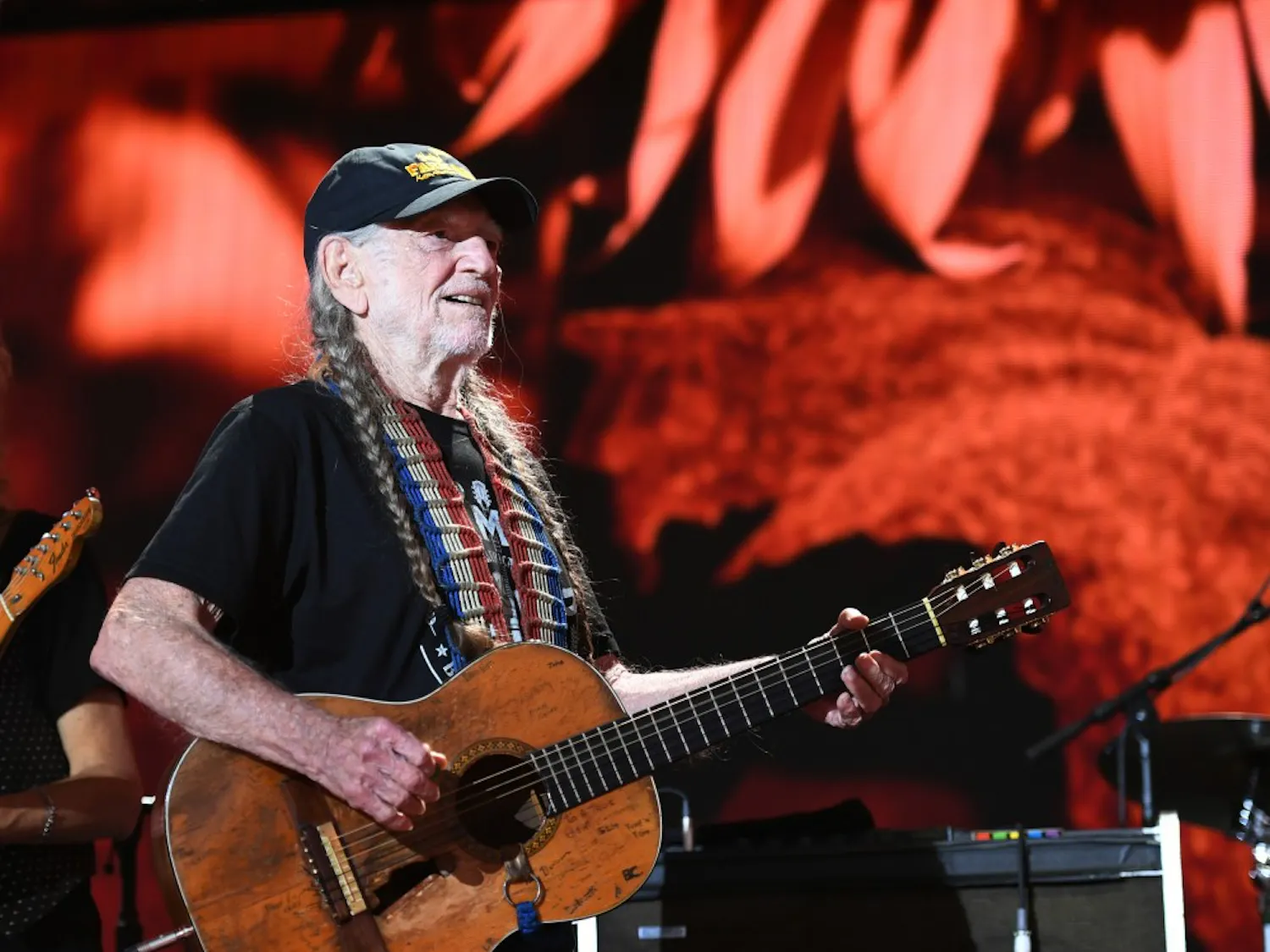 Willie Nelson entertains the crowd at Farm Aid 2017 In Burgettstoen, Pa., on Sept. 16, 2017. Nelson will play at a rally for Beto O'Rourke on Sept. 29. (Jeff Moore/Zuma Press/TNS)