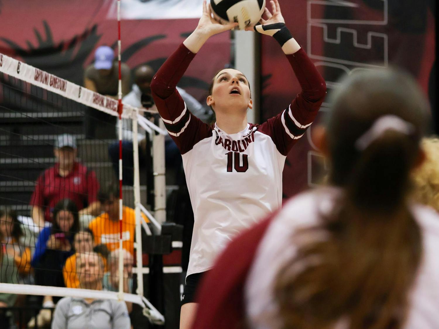 Junior setter Sarah Jordan sets the ball to the outside hitter on Nov. 3, 2024 during the Tennessee game. Jordan had 30 assists during the match and has 652 assists on the season.