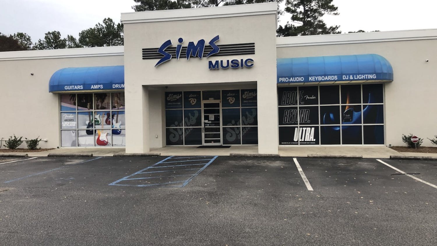 A picture of the outside of Sims Music. Sims sells a wide variety of instruments, hosts private music lessons and repairs instruments for the Columbia community.&nbsp;