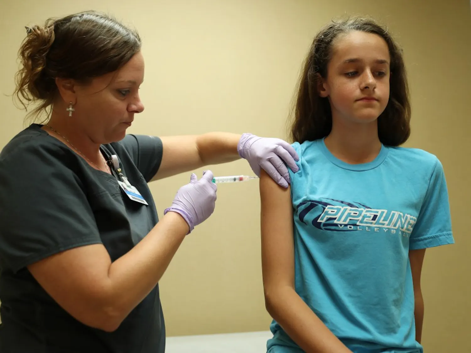 Nurse Laura Johnson administers a dose of the human papillomavirus (HPV) vaccine to Abby Major, 13, at an Amita Health clinic Tuesday, July 3, 2018, in Hoffman Estates, Ill. (John J. Kim/Chicago Tribune/TNS)